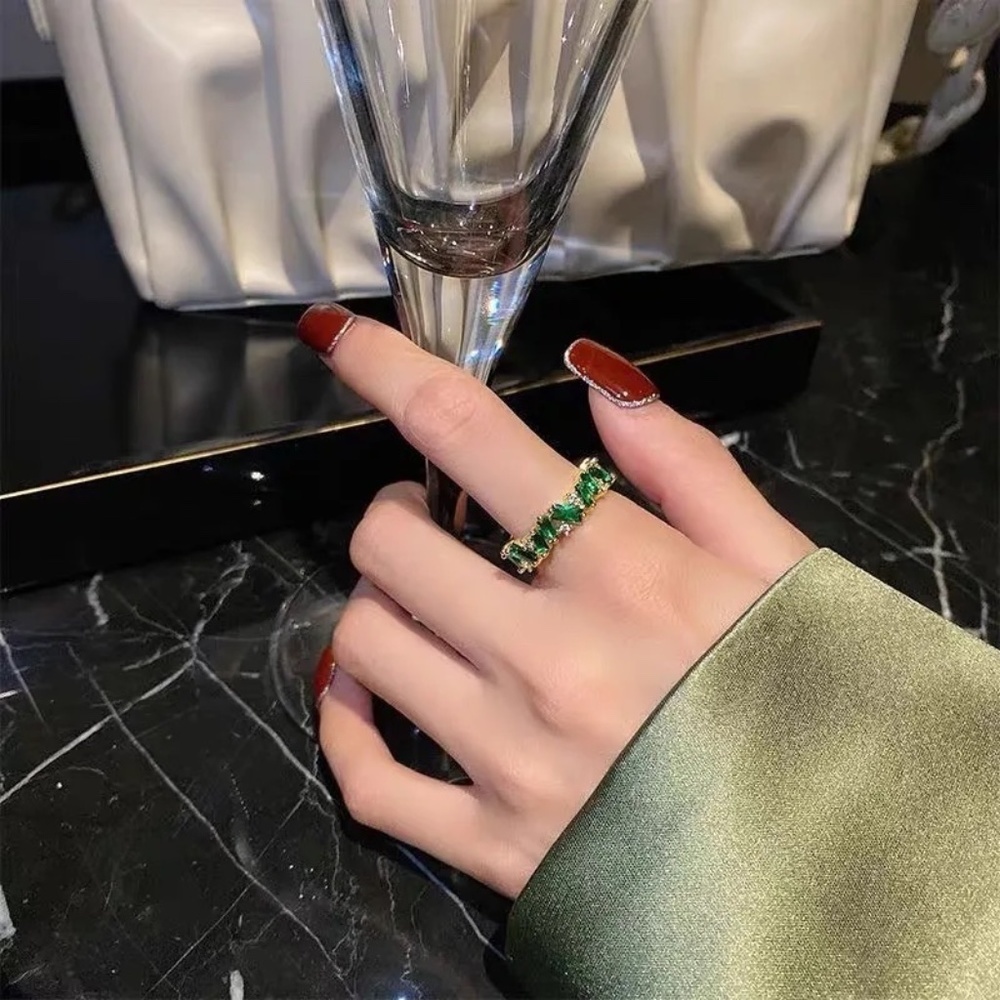 **KEONI* Gold x Green Staggered Rhinestone Fashion Ring - Picture 4 of 6